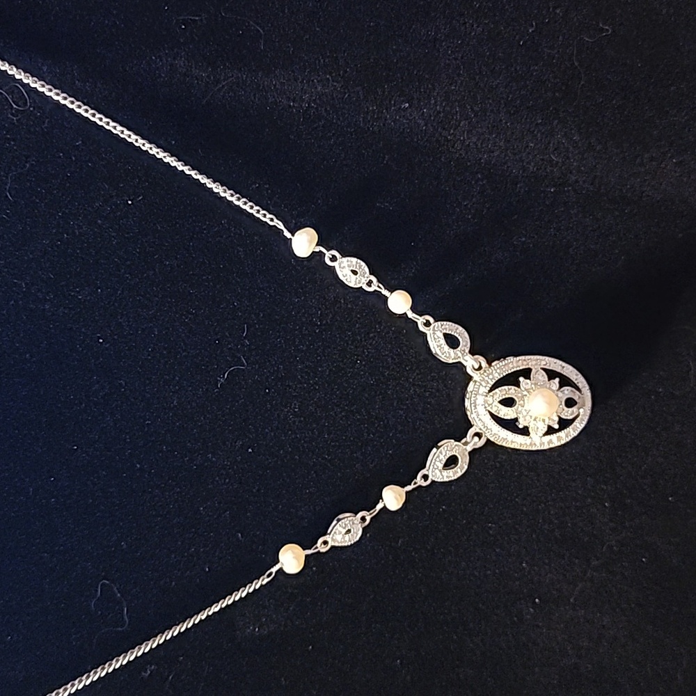 Avon Silvertone And Pearl Necklace